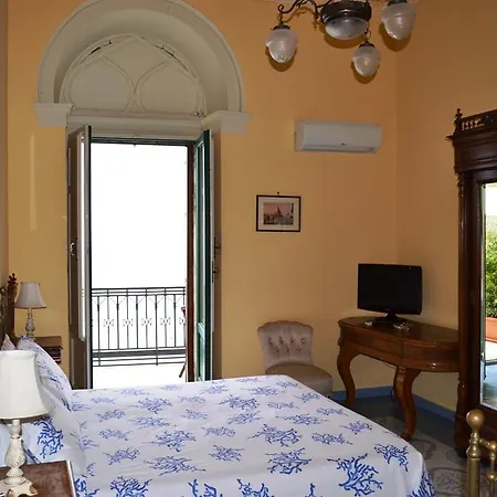 Antonio Oda ve Kahvaltı Taormina